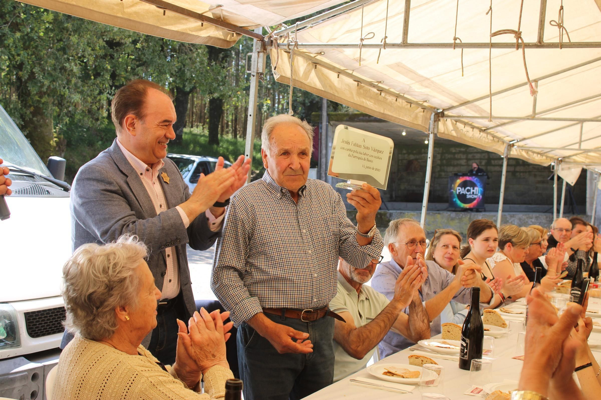 Busto festexa o Corpus e homenaxea aos maiores