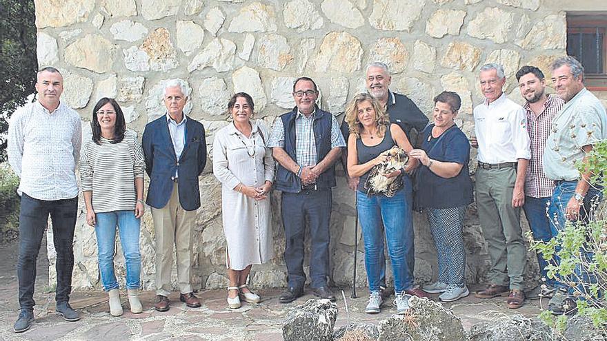 Les autoritats i representants de les fundacions, durant la visita.