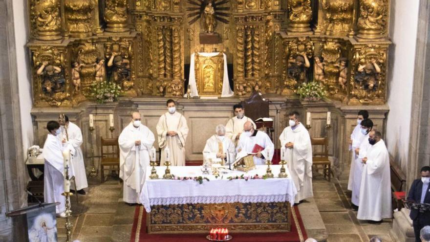 Homenaje a trece presbíteros en sus bodas sacerdotales  | FDV