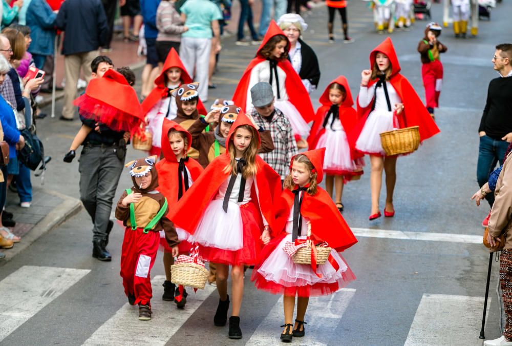 Los más pequeños desfilan en el Carnaval Infantil de Benidorm.