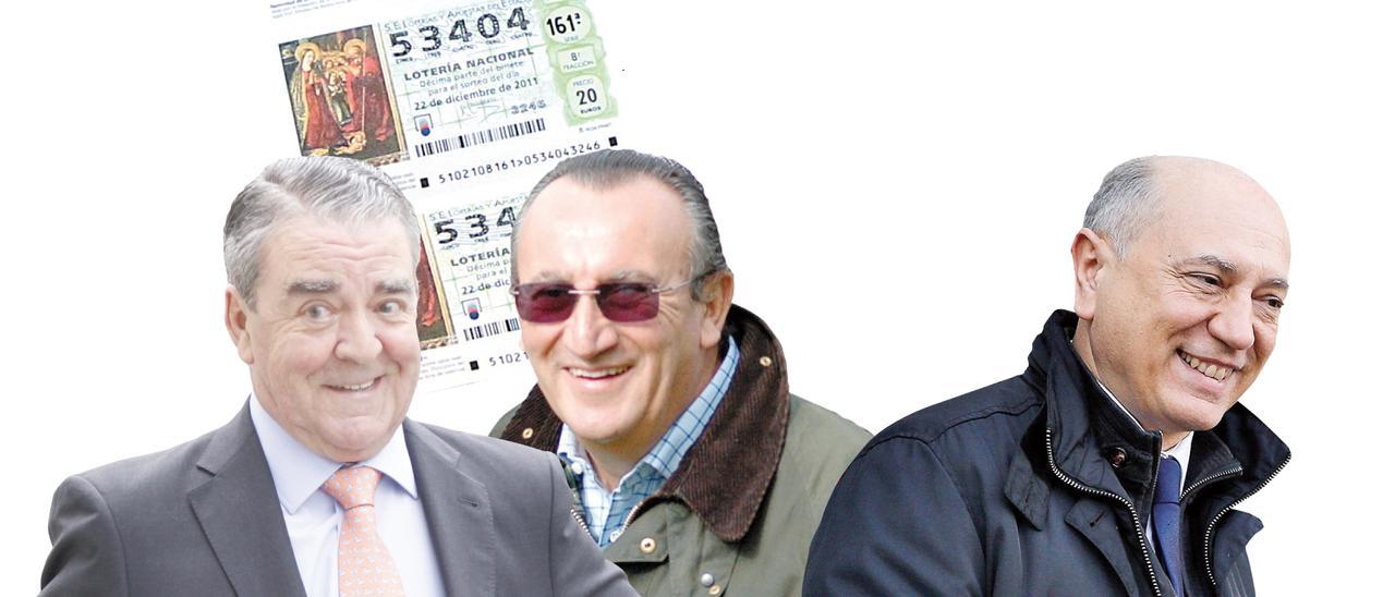 José Maria Corbín, Carlos fabra y Enrique Crespo, junto al número de lotería vendido por el PP de Manises en 2011.