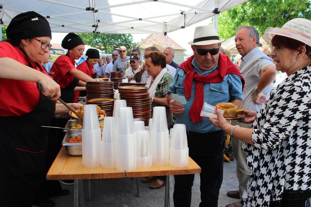 La XVIII edición de la fiesta gastronómica coincide con la celebración del Concurso-Exposición de Espantallos na Ruta do Río Barbeira.