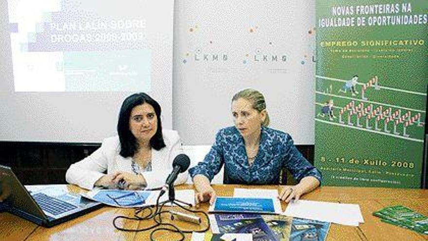 Pilar López y Paz Pérez, durante la presentación del proyecto ayer en el consistorio.