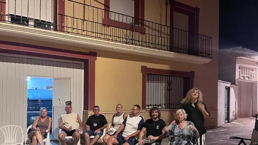 El pueblo de Zaragoza que ha recuperado la tradición de salir a tomar la fresca con más de 400 vecinos: "No esperábamos que se apuntara tanta gente"