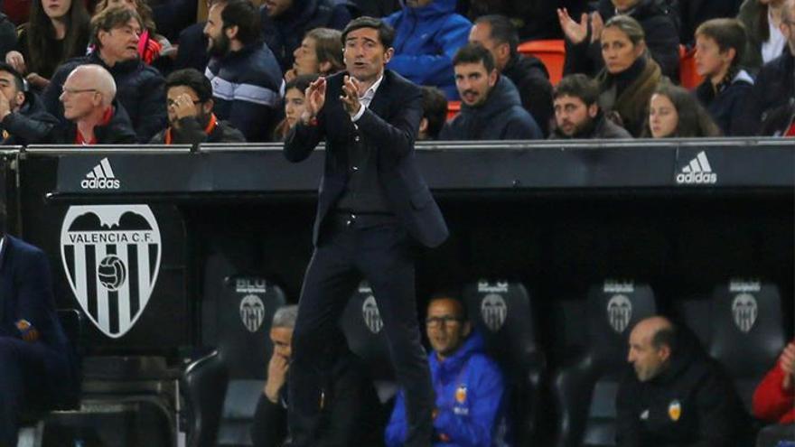 La plantilla del Valencia encaja mal la bronca de Marcelino