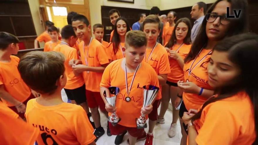 Los campeones de España de Colpbol, del colegio San Pedro de Sagunt, son recibidos en el Ayuntamiento.