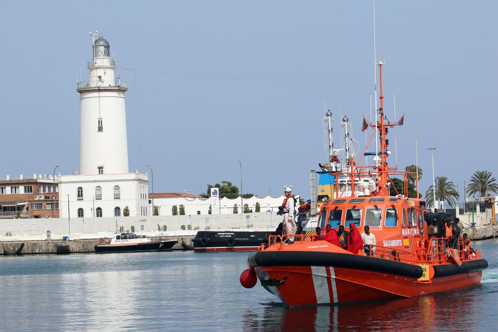 Una nueva embarcación, con 53 inmigrantes a bordo, es localizada y rescatada frente a la costa malagueña