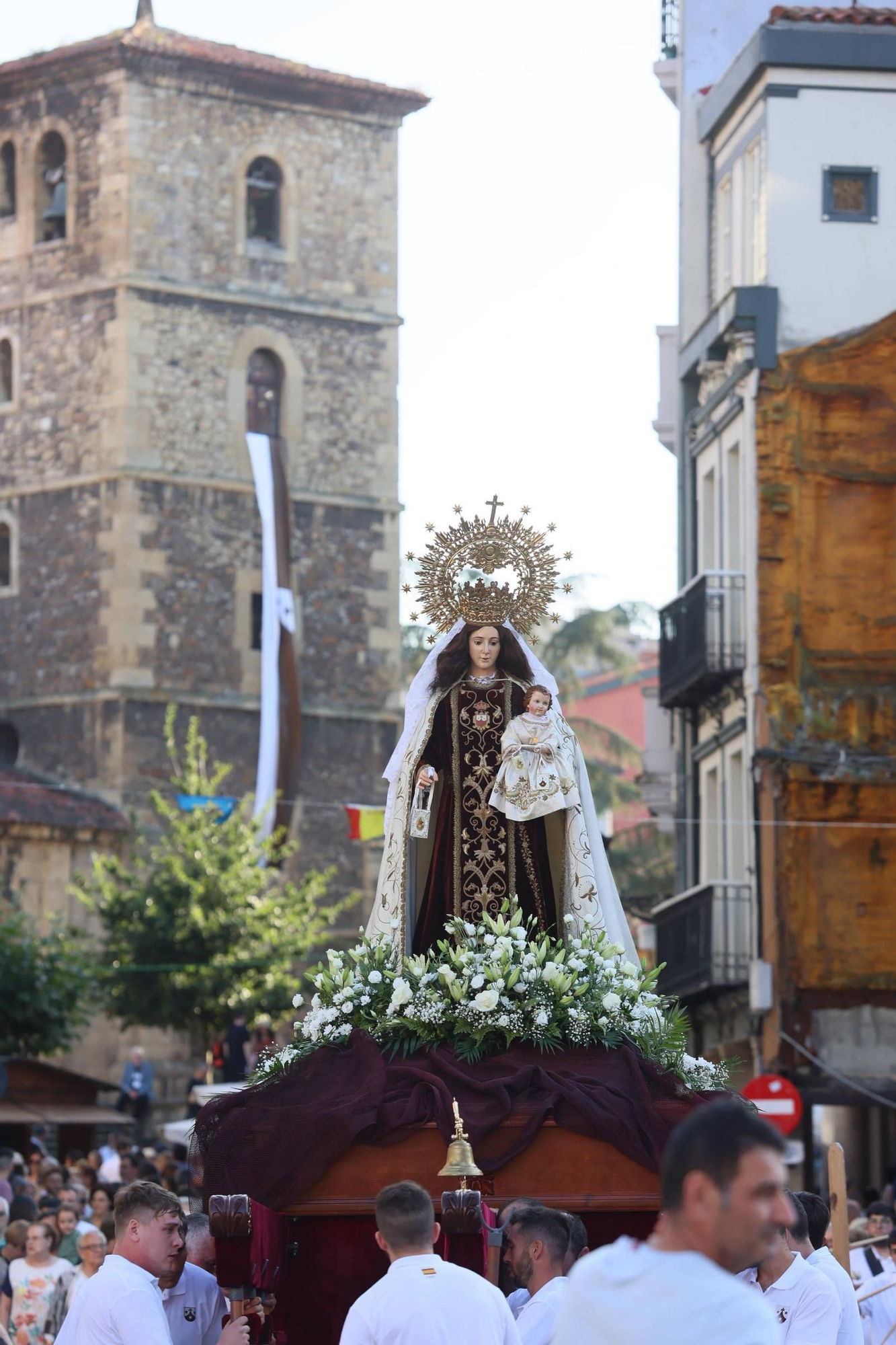 EN IMÁGENES: La procesión del Carmen en Avilés