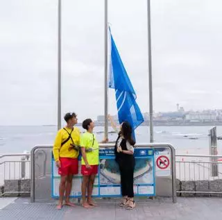 Las banderas azules ya ondean en A Coruña