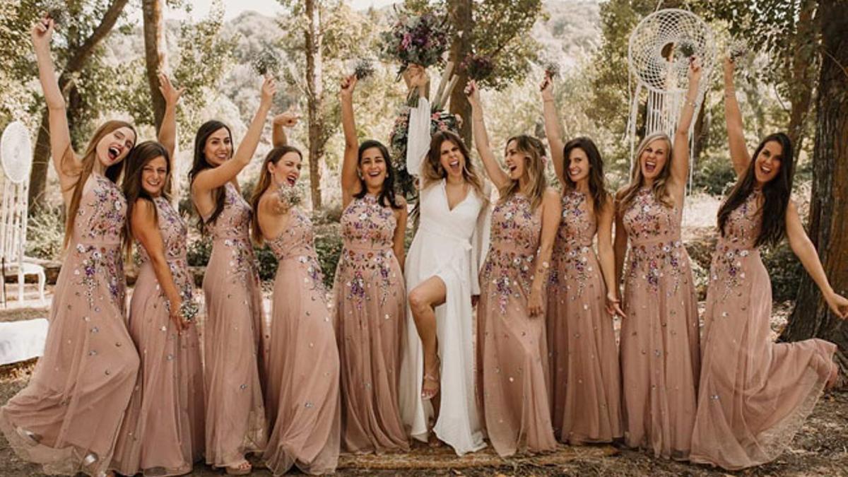 Kira Miró con vestido de dama de honor de Asos en la boda de su hermana