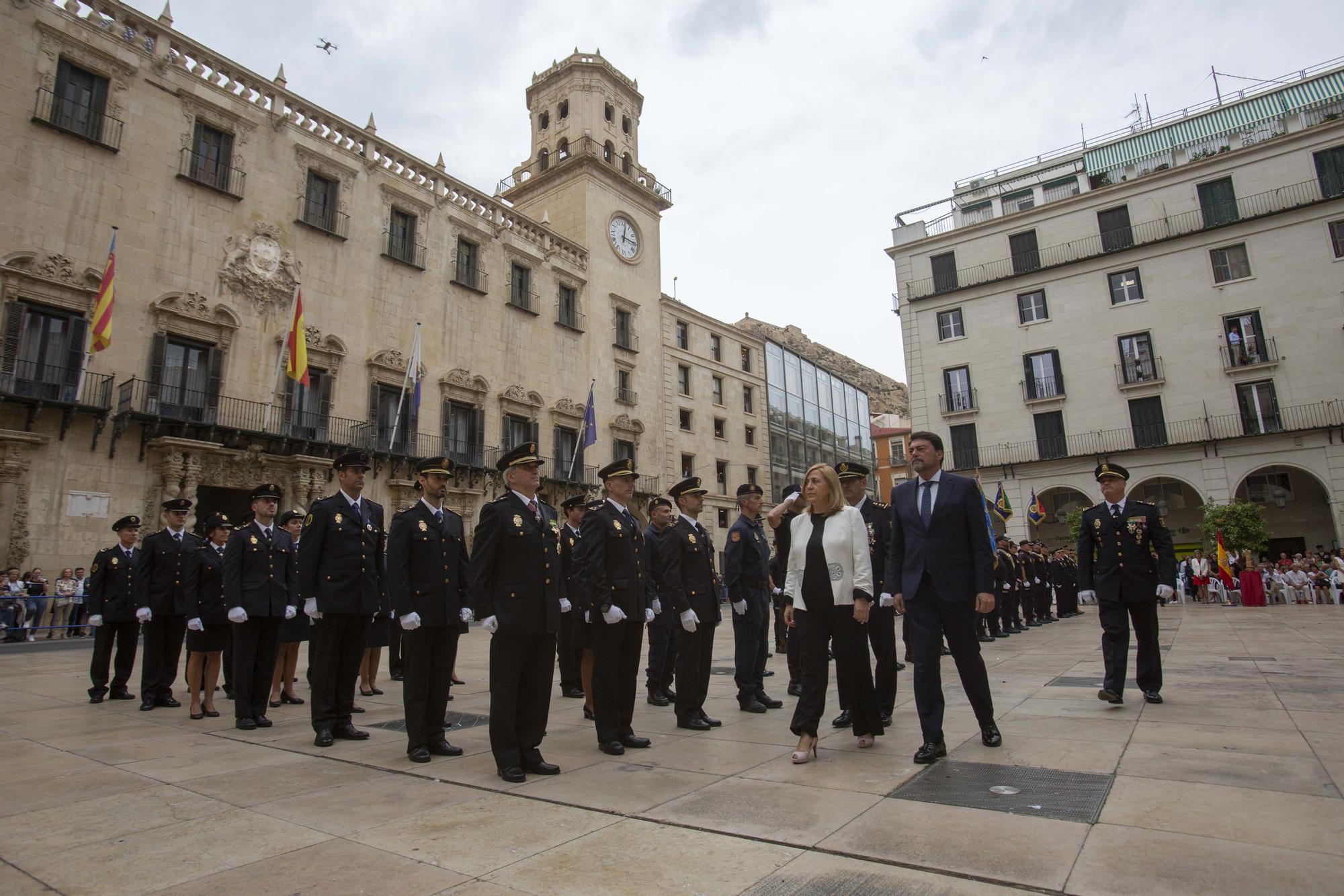 Actos de celebración del Patrón de la Policía Nacional en Alicante.