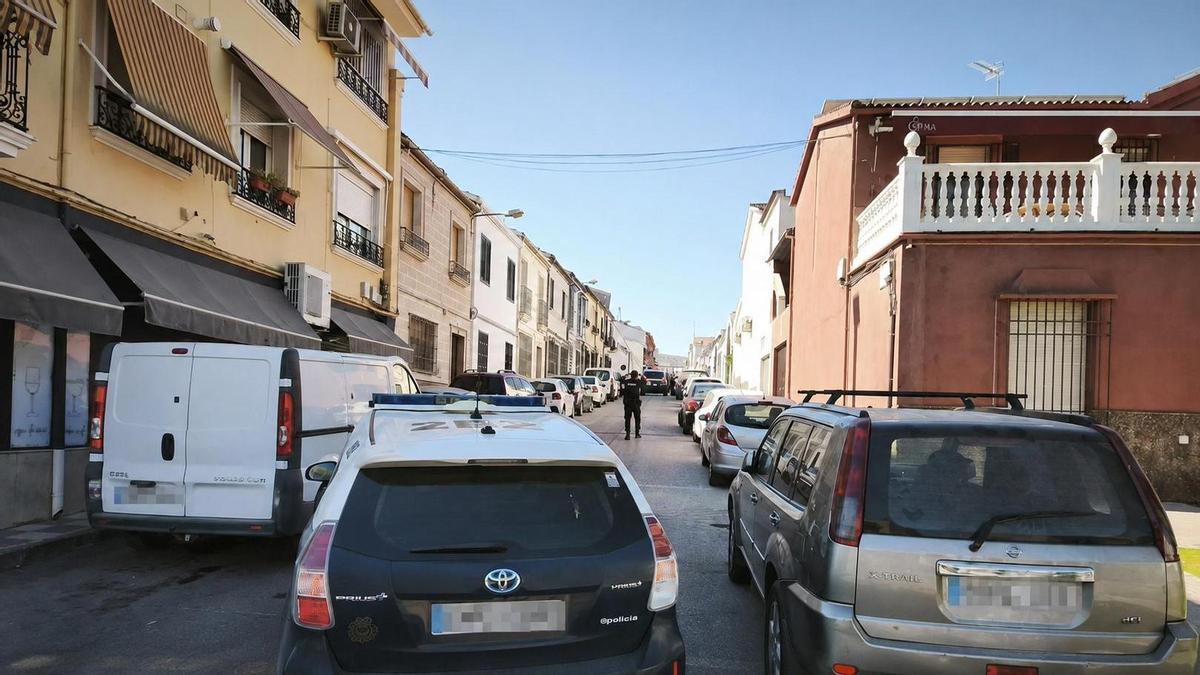 Operación policial en Lucena este jueves.