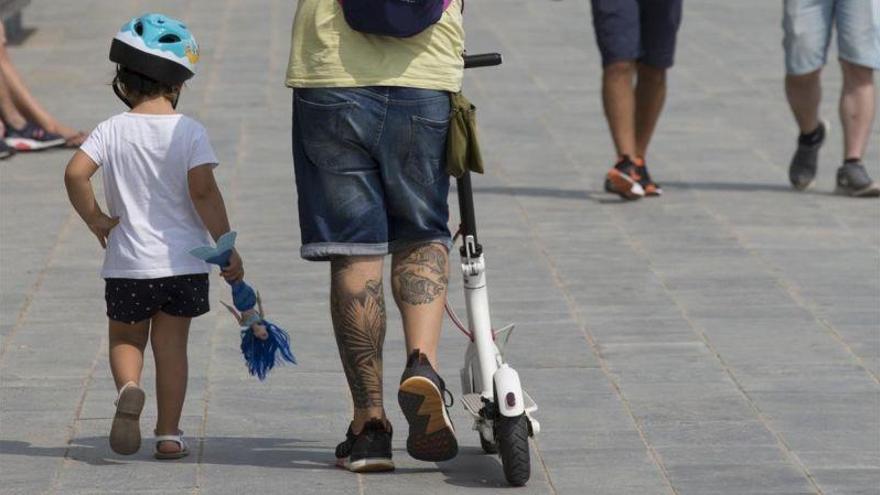 París prohíbe que los patinetes eléctricos aparquen en las aceras