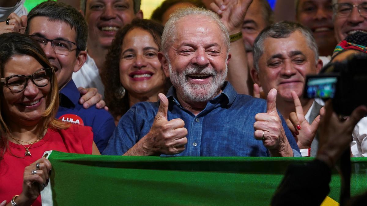 Lula da Silva pronuncia su primer discurso ante la prensa tras su victoria sobre el titular de extrema derecha Jair Bolsonaro.