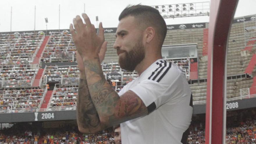 El United va a la desesperada a por  Otamendi