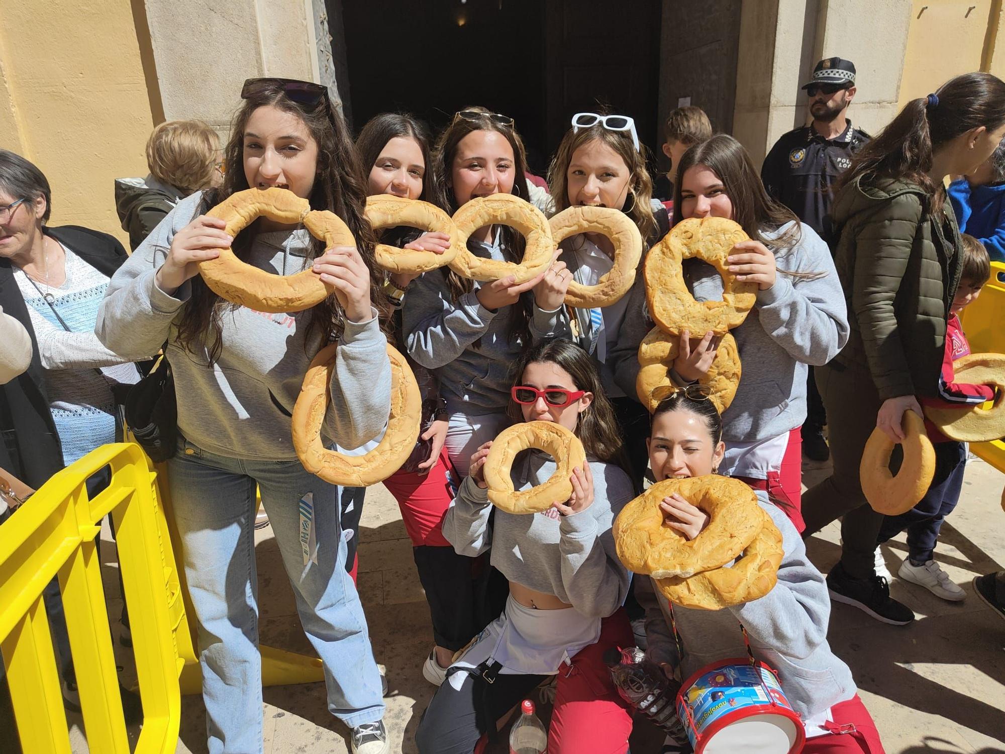 Búscate en la galería de fotos de la multitudinaria Festa del Rotllo de l'Alcora