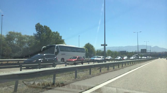 Un accidente en la "Y" provoca varios kilómetros de atasco en dirección Gijón-Avilés