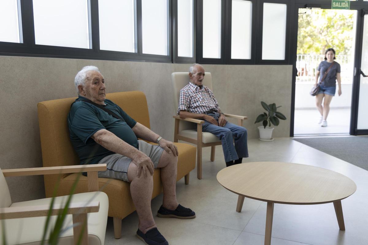 Así ha sido el traslado de los usuarios a la nueva residencia la  Beneficencia de Ontinyent
