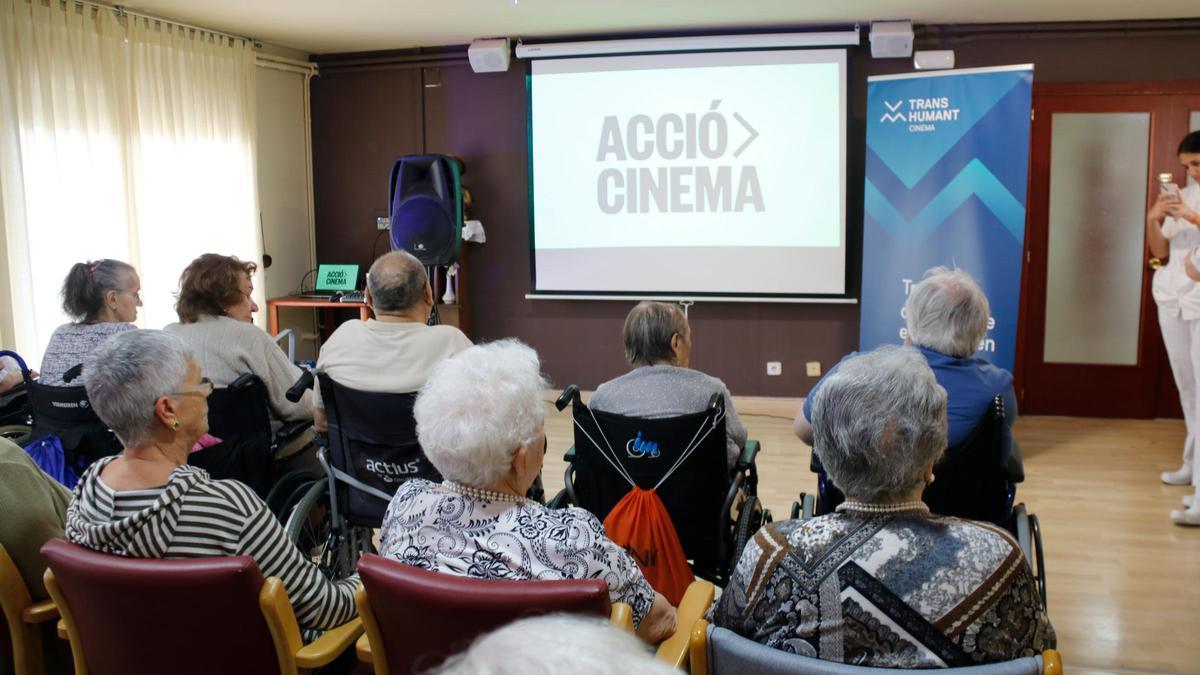 La sessió de cinema a la residència de Ripoll