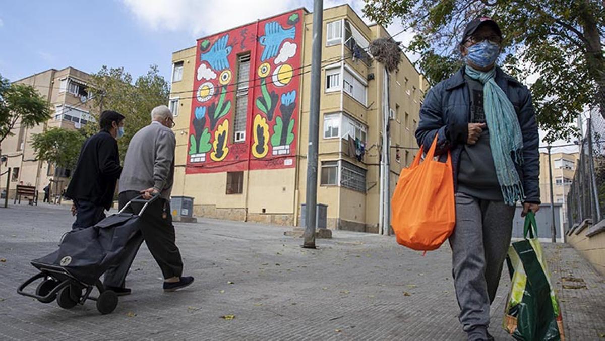 Testimonios en el barrio de La Florida de l’Hospitalet, una de las zonas con mayor tasa de infectados de Catalunya.