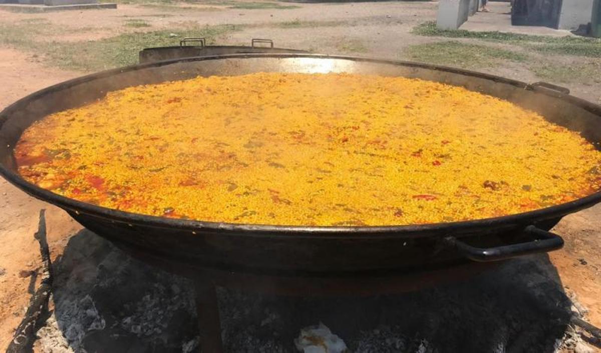 Así se prepara una deliciosa paella monumental de Castellón