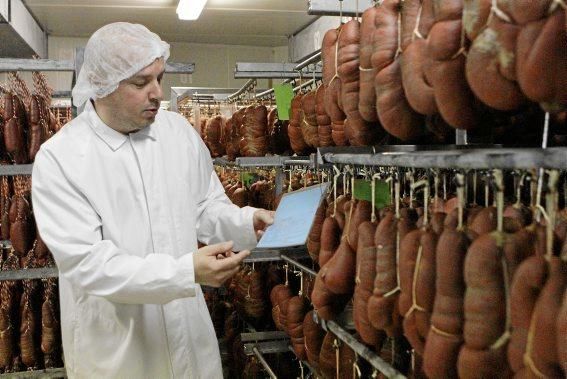 Kleine Ökonomie der Streichwurst: Neben der handwerklich gefertigten Variante gibt es auch eine Großproduktion. Marktführer ist seit Jahrzehnten El Zagal.