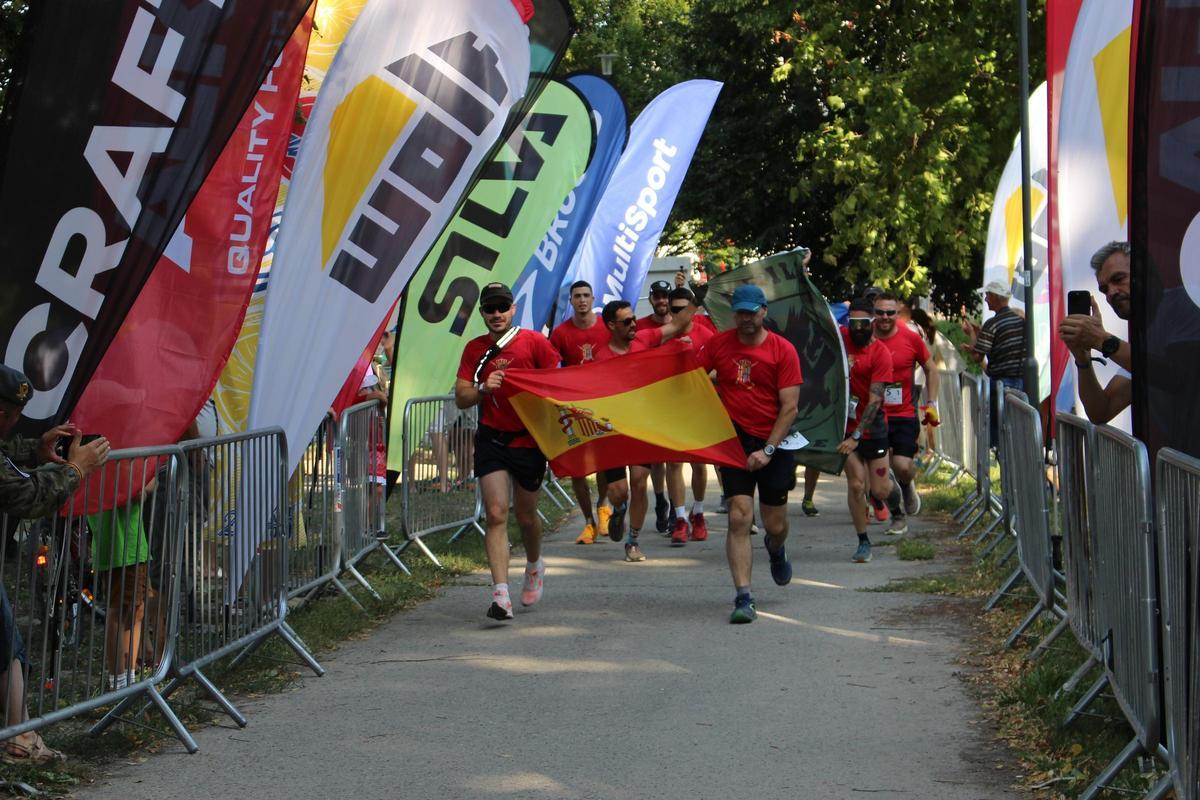 Personal de la Brilat en una competición deportiva.