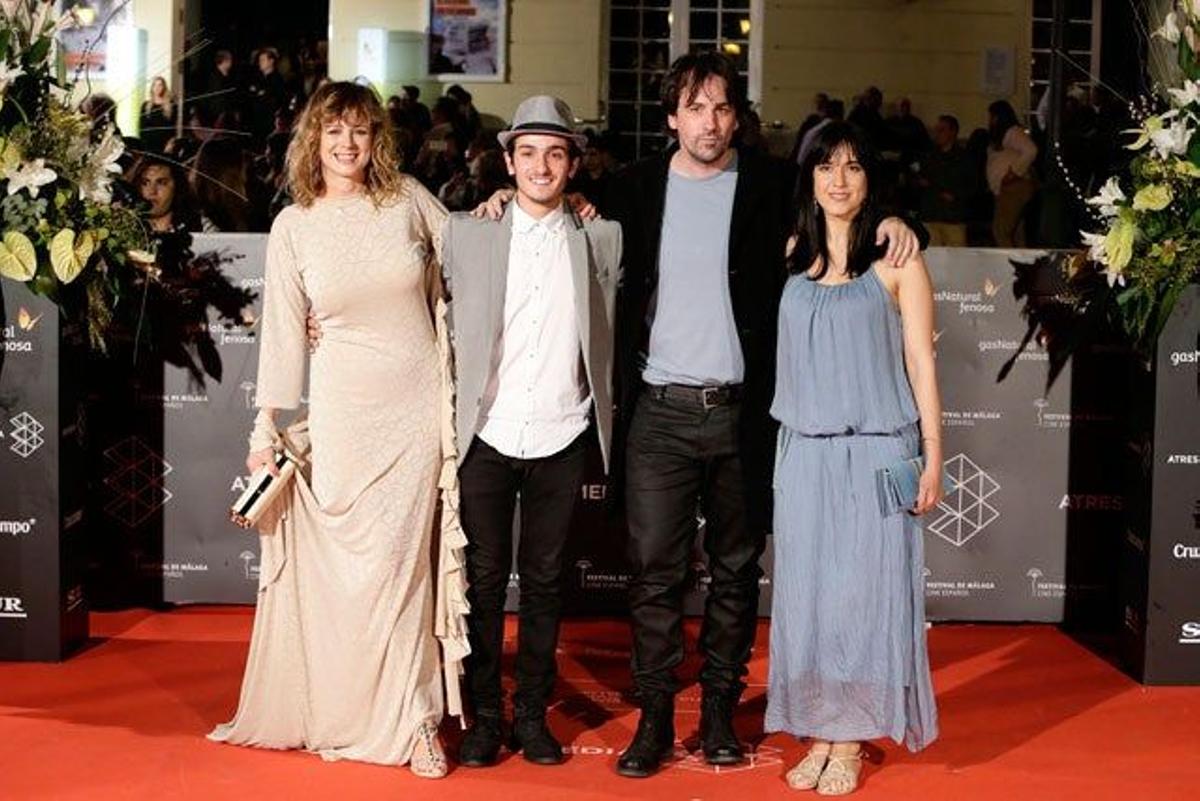 Emma Suárez, Mikel Iglesias y los directores Isaki Lacuesta e Isa Campo, en la première de La próxima piel en el Festival de Cine de Málaga.