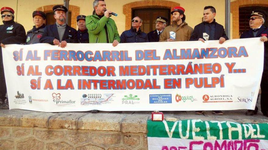 Manifestación para exigir la reapertura de la línea férrea Lorca-Guadix