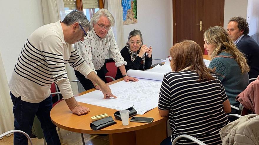 Reunión entre el equipo de Gobierno y Estudio de Arquitectura Sicilia Asociados para ultimar detalles técnicos. | SERVICIO ESPECIAL