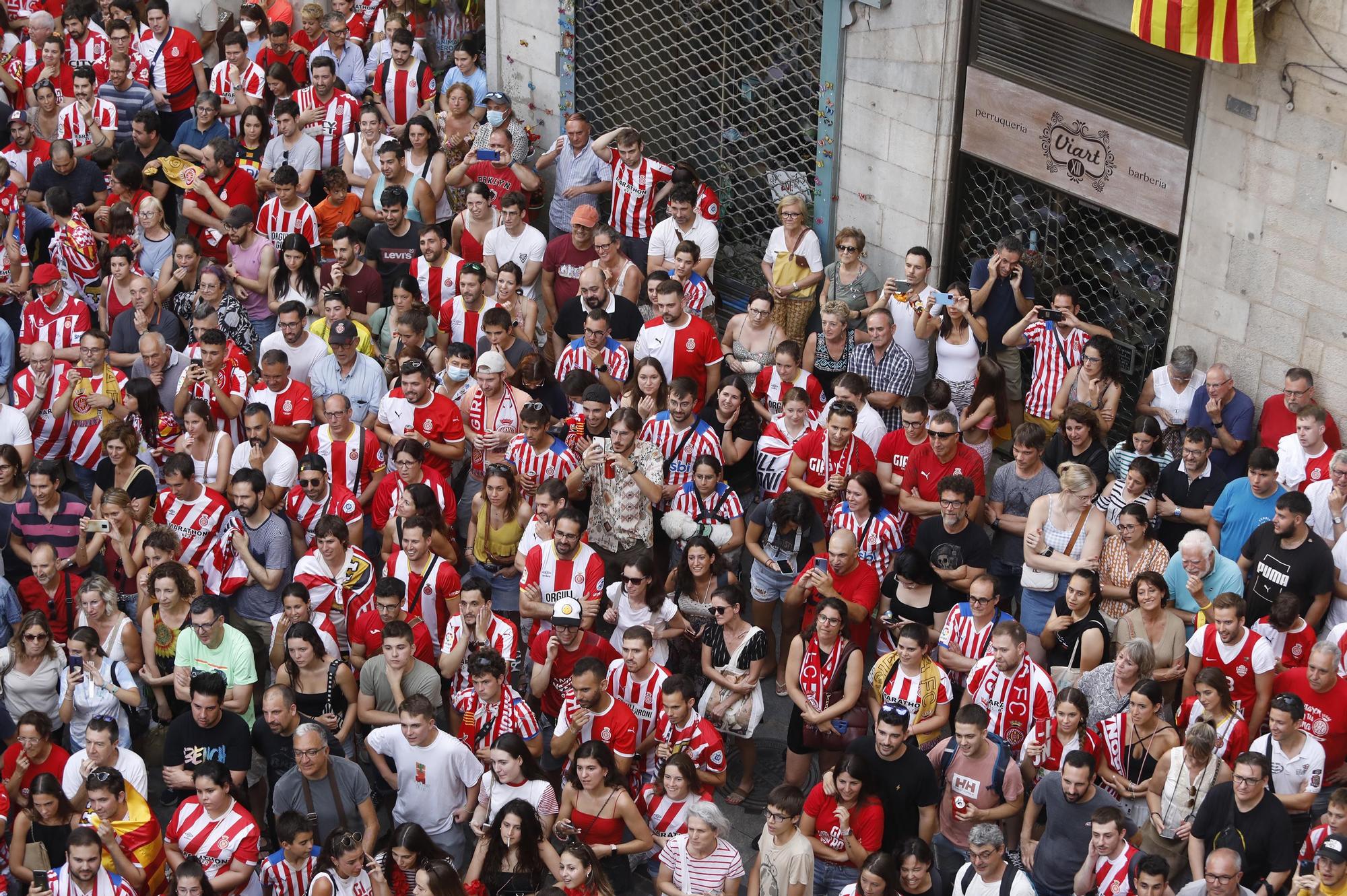 Les millors imatges de la rua de celebració del Girona i el Bàsquet Girona