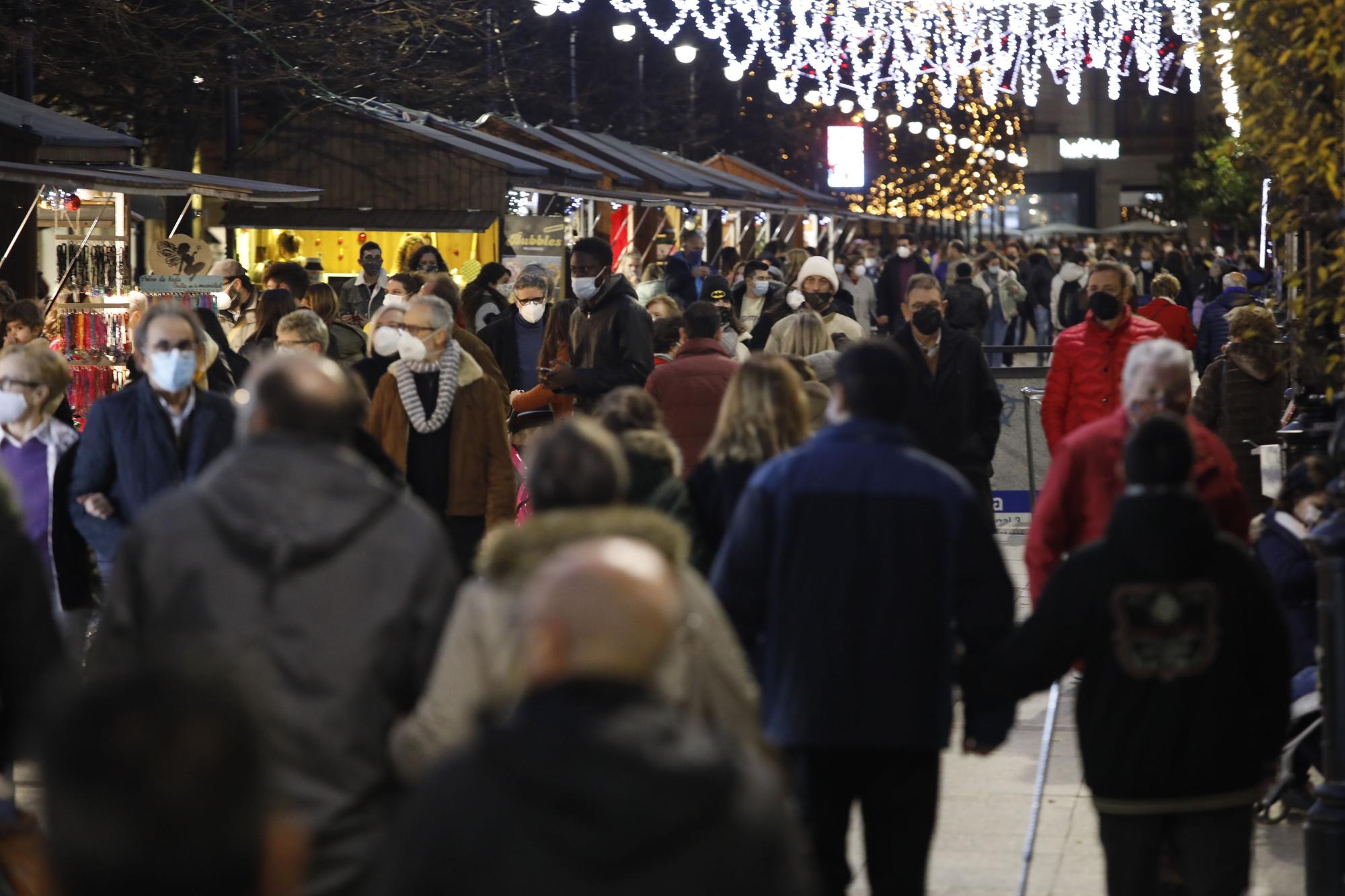 El mercadillo de Navidad abre sus puertas en el paseo de Begoña pese al covid