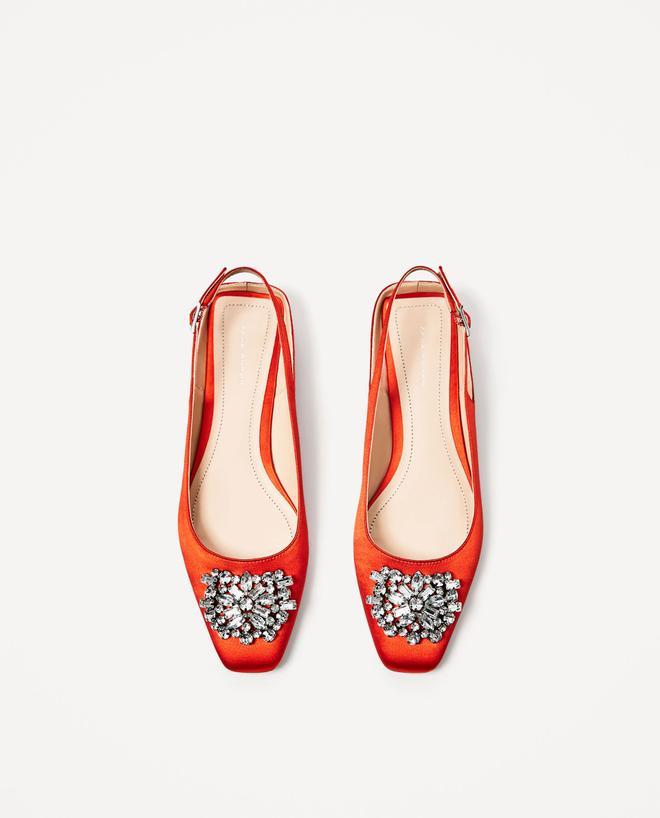 Zara y sus zapatos de plumas y 'brilli brilli': Zapatos de punta cuadrada (49,95 euros).