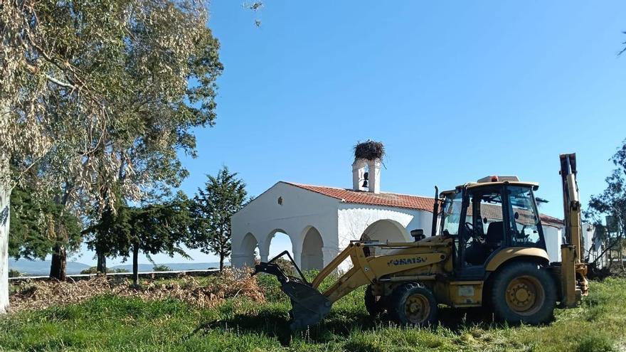 El Ayuntamiento de Hinojal impulsa acciones de mejora en varios espacios públicos y nuevos proyectos