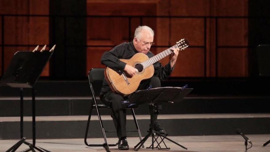 El guitarrista Pepe Romero durante uno de sus conciertos.