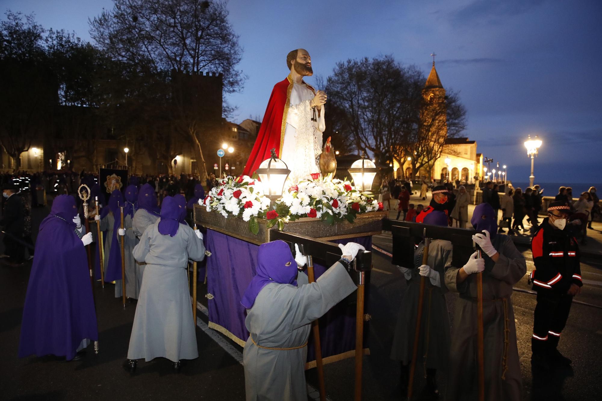 En imágenes: Procesión de Martes Santo en Gijón