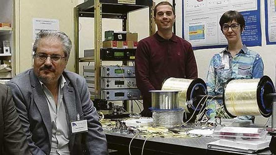 De izquierda a derecha, Juan Diego Ania, Pedro Corredera, Giuseppe Rizzelli, Francesca Gallazzi y Conchi Pulido, en el laboratorio.
