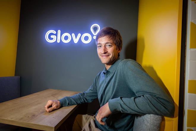 La Fiscalía pide juzgar al jefe de Glovo por un delito contra sus repartidores: "Existen indicios suficientes"