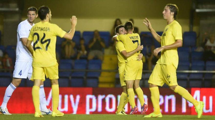 El Villarreal entra en la Europa League con goleada (4-0)