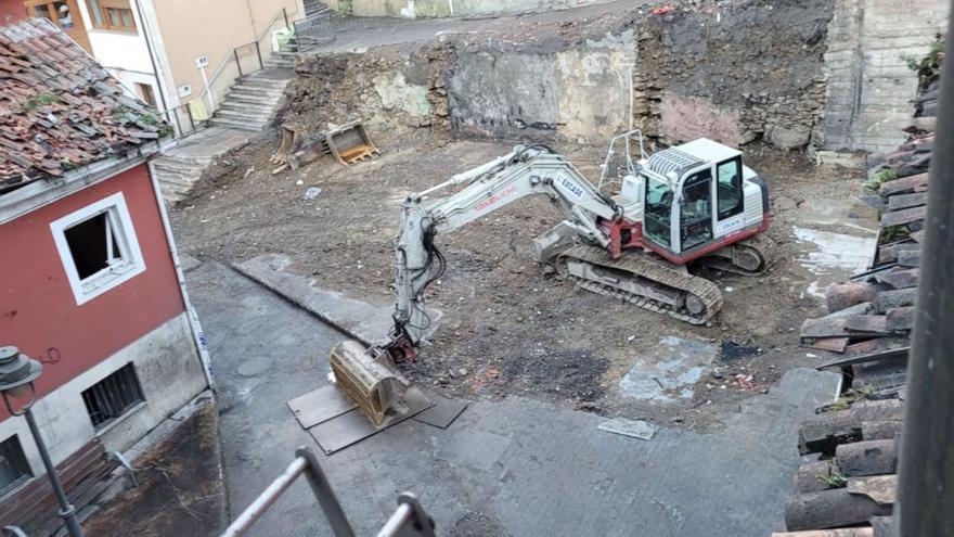 Salen de la UCI dos heridos, y ya solo una de las víctimas de la explosión de gas de Mieres sigue grave