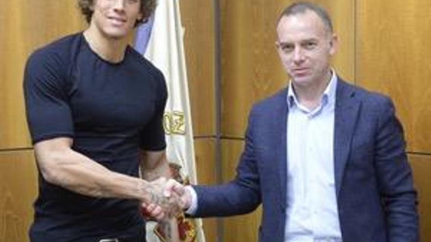 El Real Zaragoza confirma la contratación del defensa Rolf Feltscher