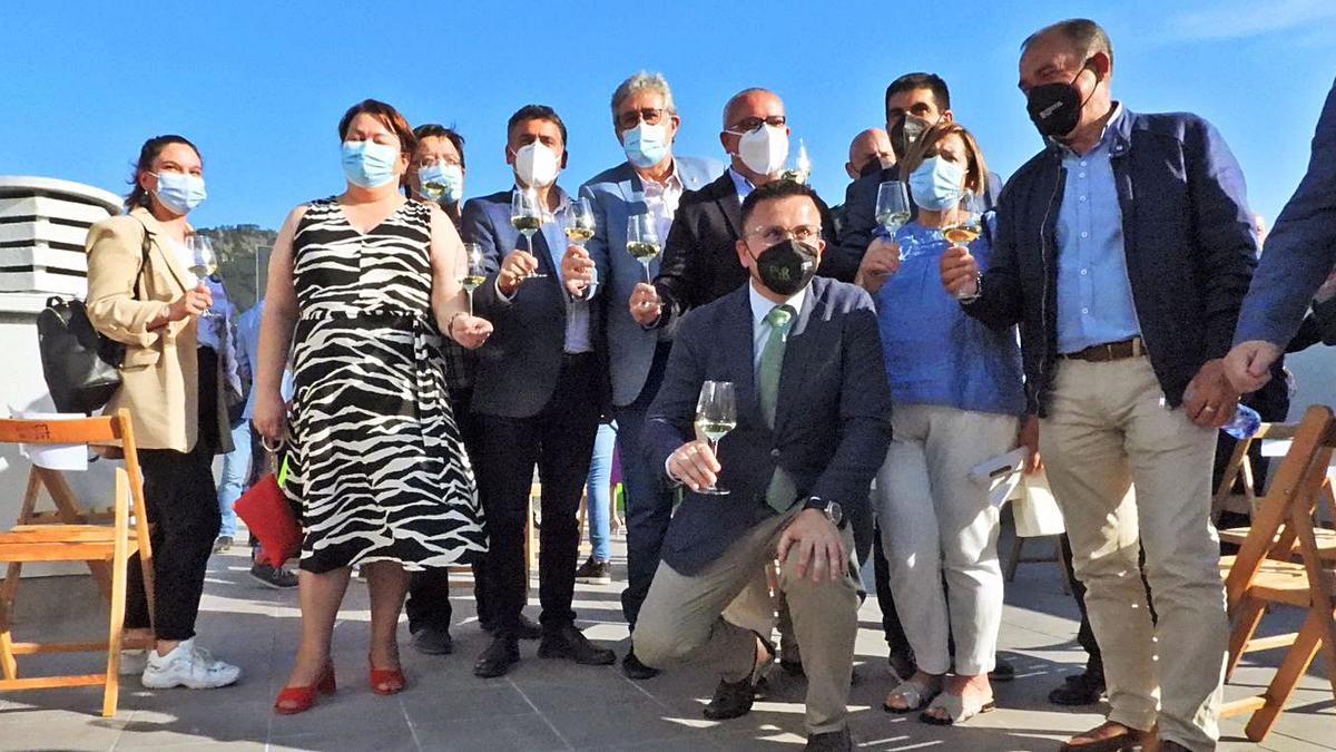 Brindis por la inauguración de la Feira do Viño do Ribeiro. |   // FERNANDO CASARES