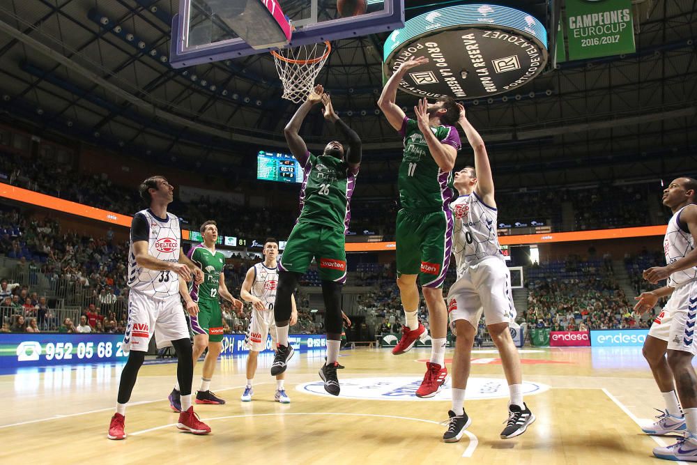 El equipo malagueño aprovecha la visita del colista de la ACB, con el peor ataque de la Liga, para lamer las heridas producidas por el Alba con un triunfo cómodo y liderado por Roberts y Dani Díez