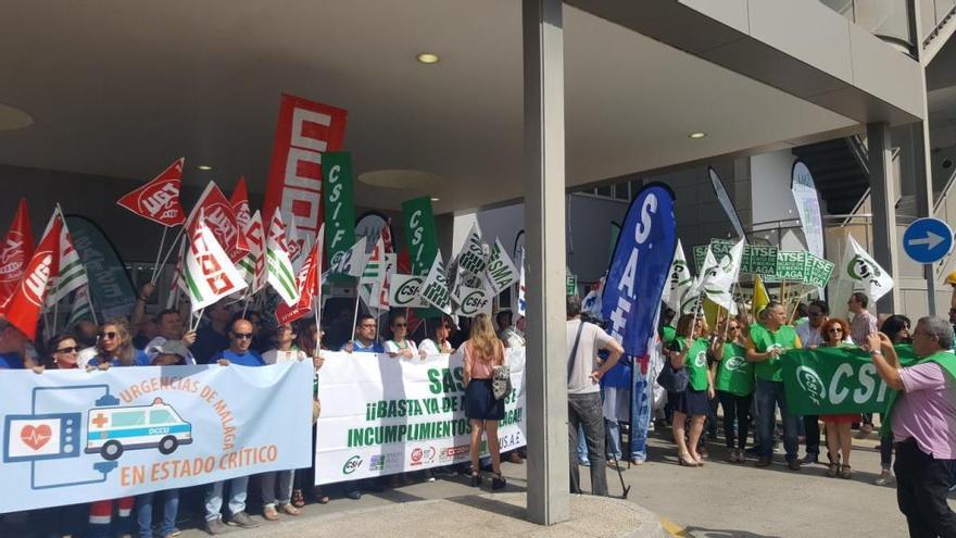 Protesta de los sindicatos la semana pasada para pedir más contrataciones en verano.