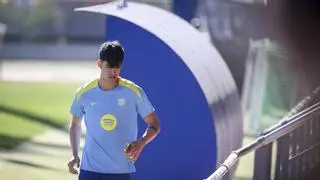 El Barça regresa al trabajo sin Marc Bernal y con caras largas tras la eliminación