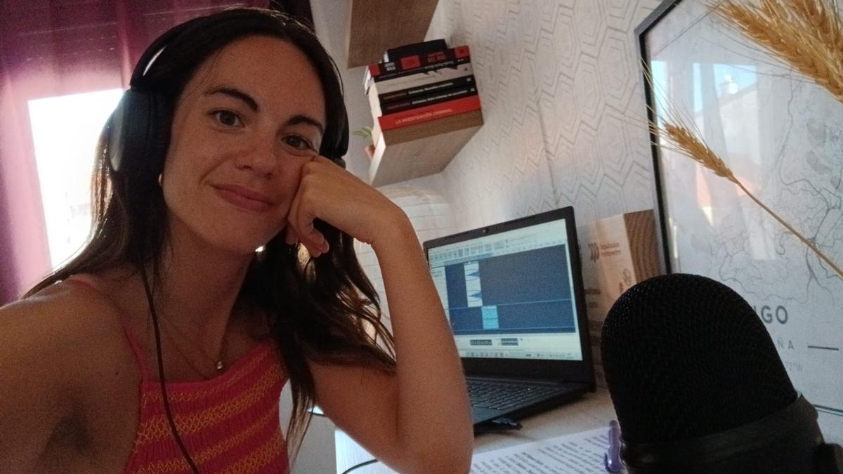 A xornalista de FARO Elena Villanueva leva adiante o pódcast "Fundido a negro".