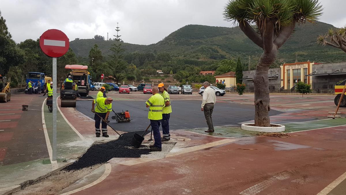 El aparcamiento del cementerio de Teror queda operativo