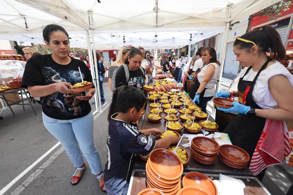 Almassora ensalza con orgullo sus raíces y tradición en el día grande de Santa Quitèria y Les Calderes Almassora ensalza con orgullo sus raíces y tradición en el día grande de Santa Quitèria y Les Calderes