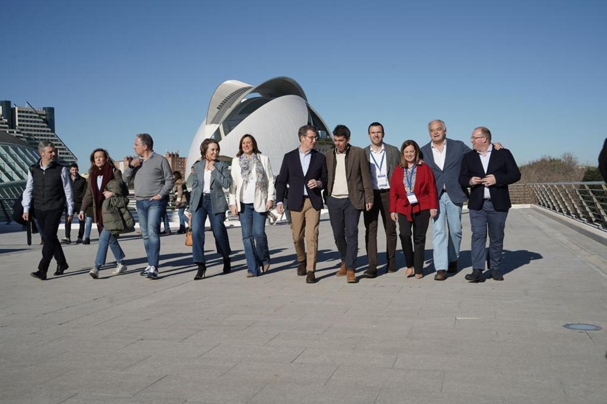 Llegada de los líderes del PP nacional y valenciano a la intermunicipal.