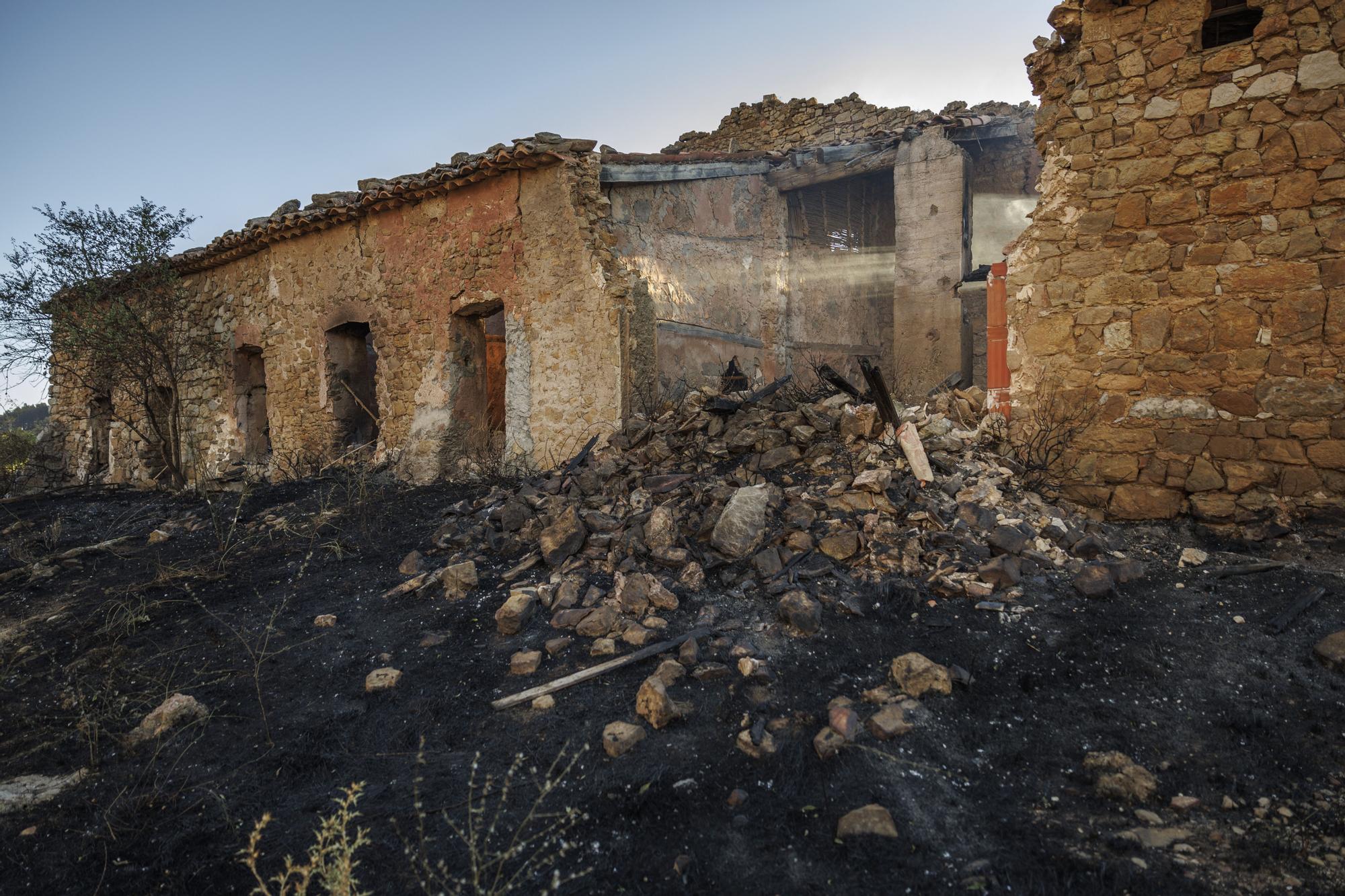 La lluvia reduce la llama del incendio de Bejís hasta casi desaparecer